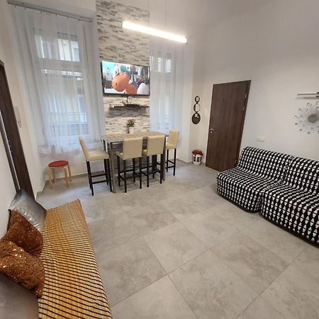 Gold Basilica Apartment Будапеща Екстериор снимка